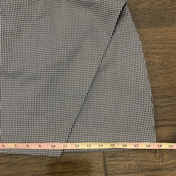 FOREVER 21 Black & White Houndstooth Pattern - Picture 5 of 9